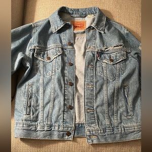 *** N E W *** never worn, size small Levi Jean Jacket